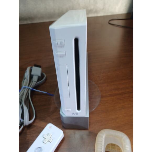 Nintendo Wii Console Bundle No Sensor Bar TESTED AND PLAYED - Picture 4 of 9